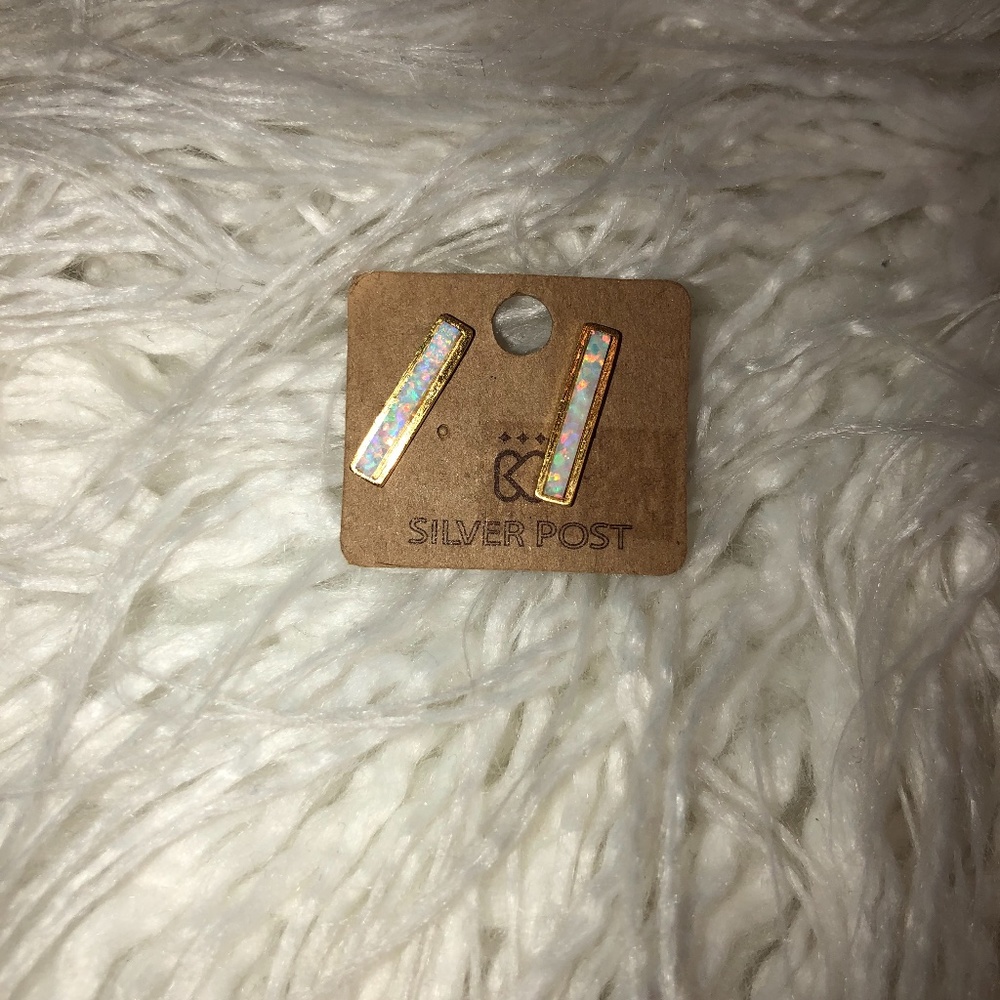 White and gold earrings